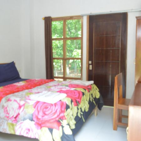 Labuan Bajo Mahoni Guesthouse المظهر الخارجي الصورة