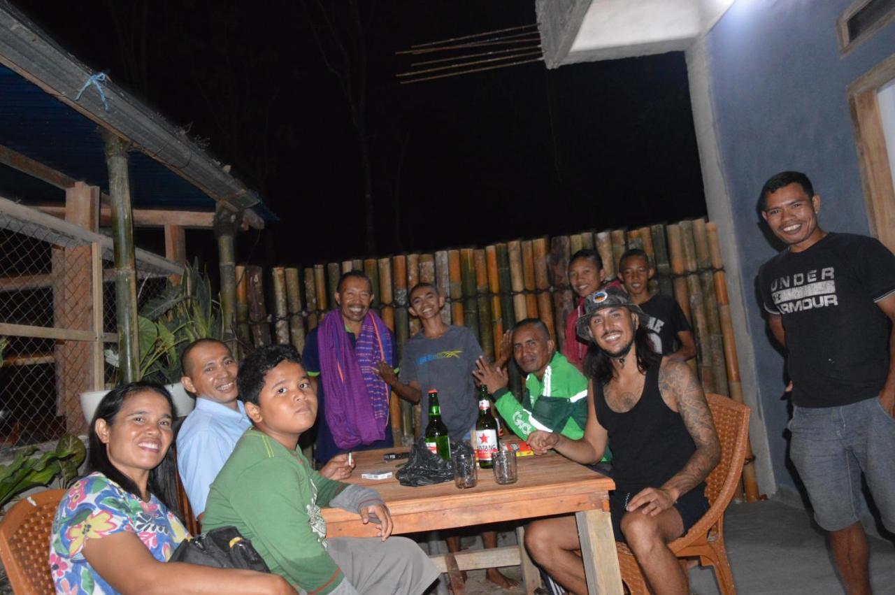 Labuan Bajo Mahoni Guesthouse المظهر الخارجي الصورة