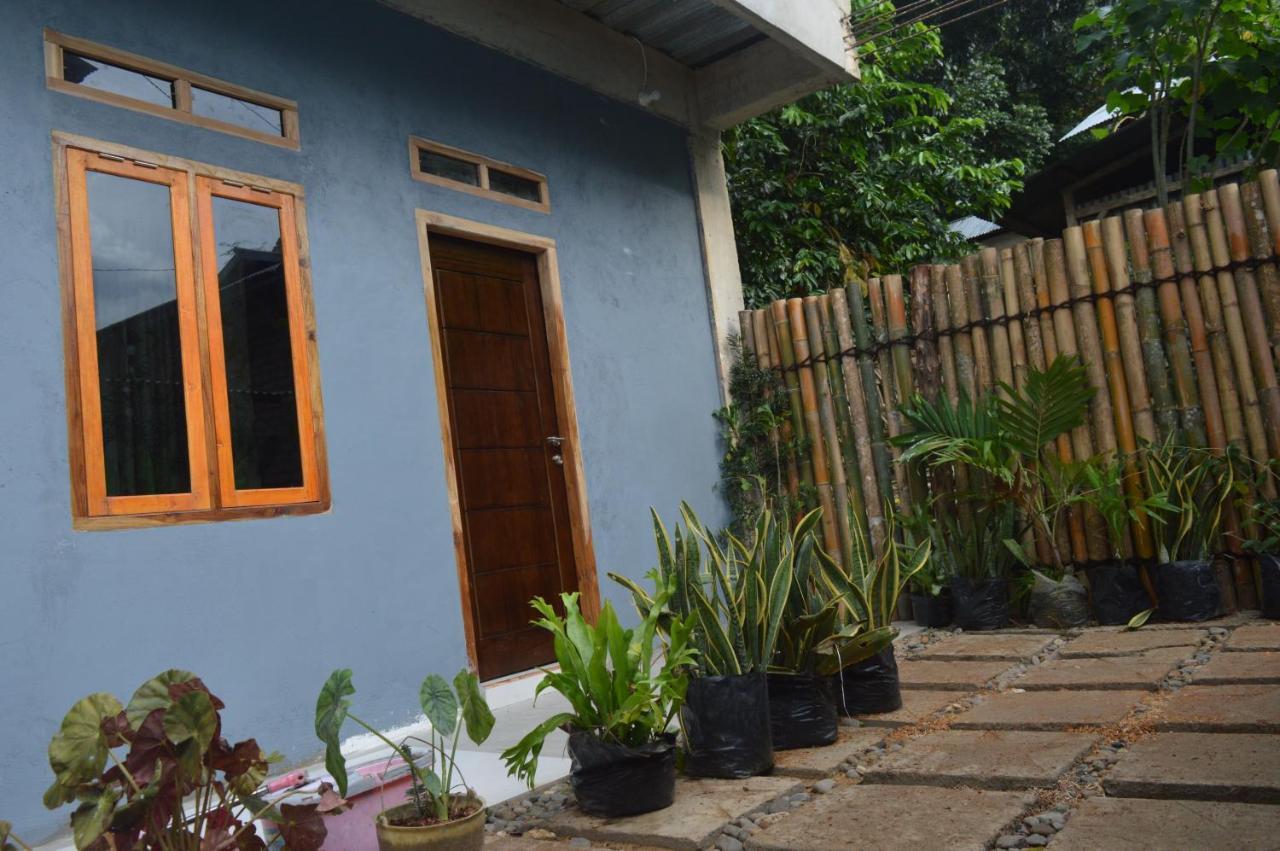Labuan Bajo Mahoni Guesthouse المظهر الخارجي الصورة