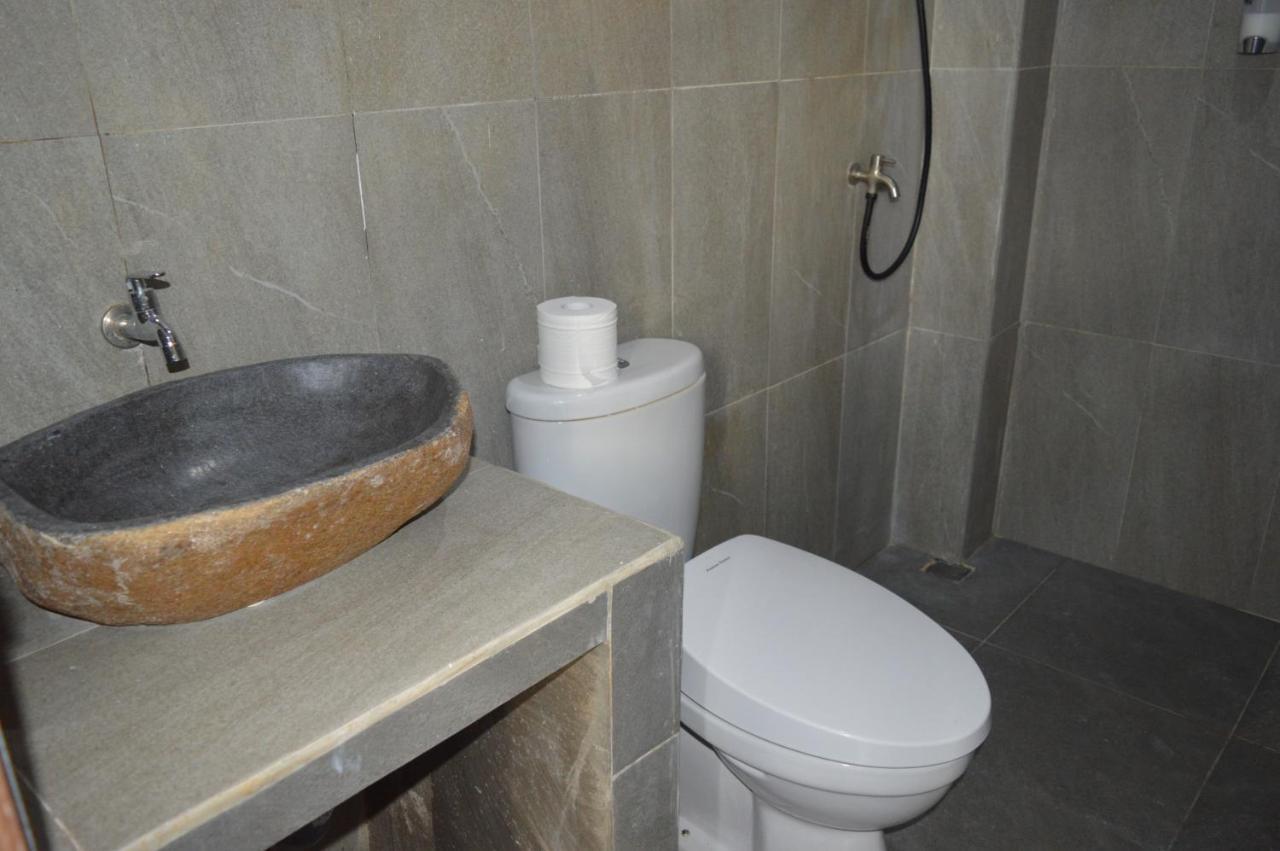 Labuan Bajo Mahoni Guesthouse المظهر الخارجي الصورة