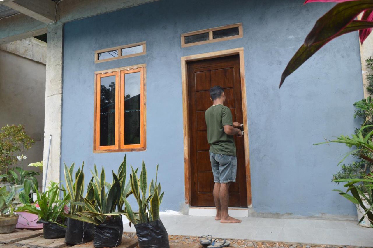 Labuan Bajo Mahoni Guesthouse المظهر الخارجي الصورة