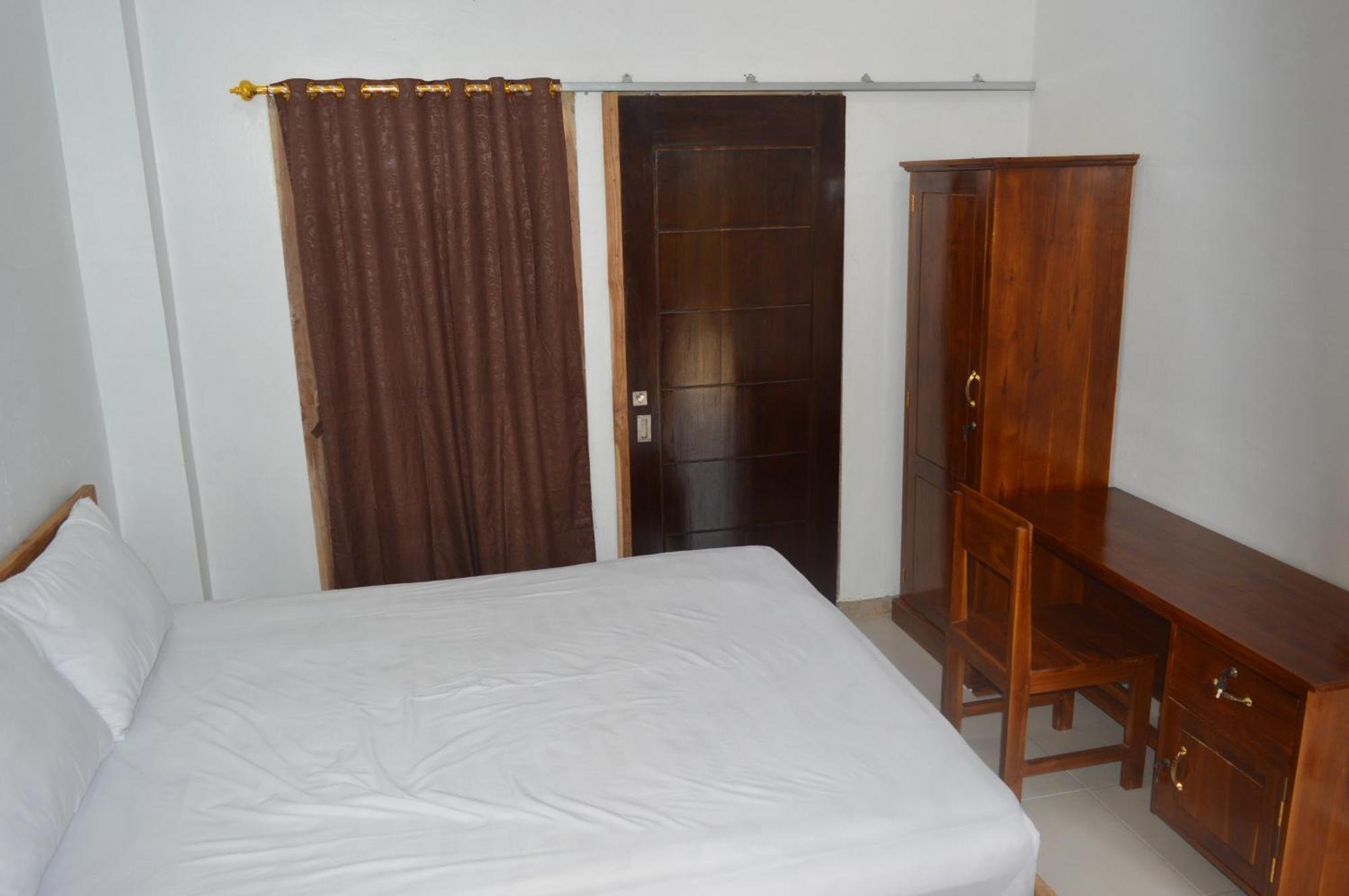 Labuan Bajo Mahoni Guesthouse المظهر الخارجي الصورة