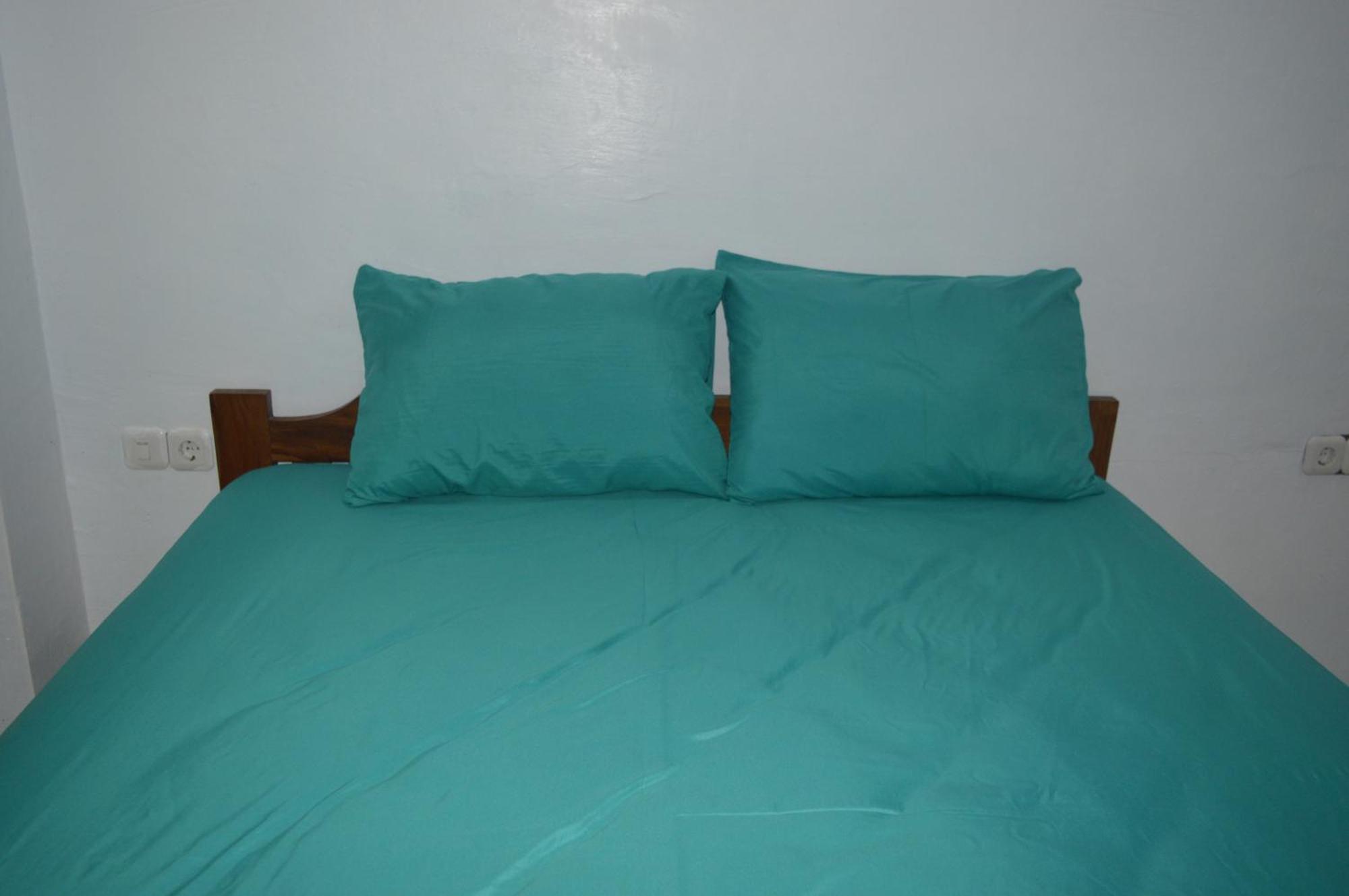 Labuan Bajo Mahoni Guesthouse المظهر الخارجي الصورة
