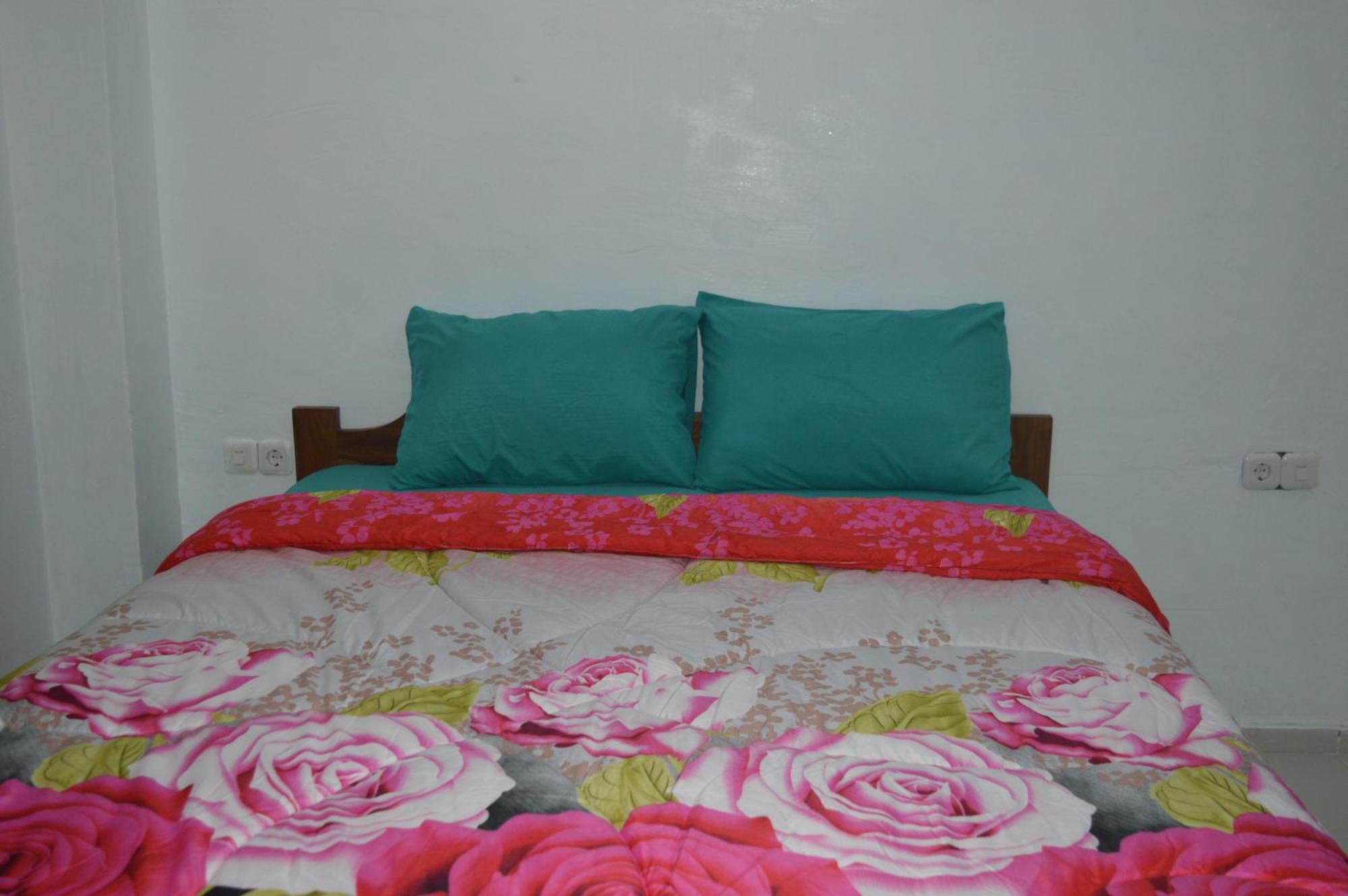 Labuan Bajo Mahoni Guesthouse المظهر الخارجي الصورة
