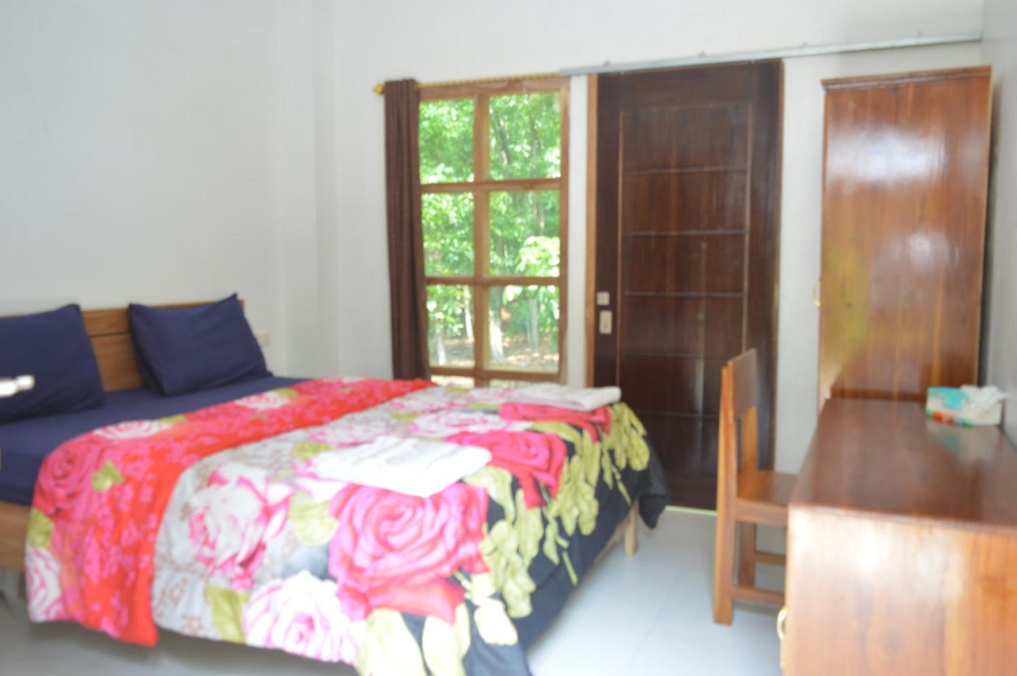 Labuan Bajo Mahoni Guesthouse المظهر الخارجي الصورة