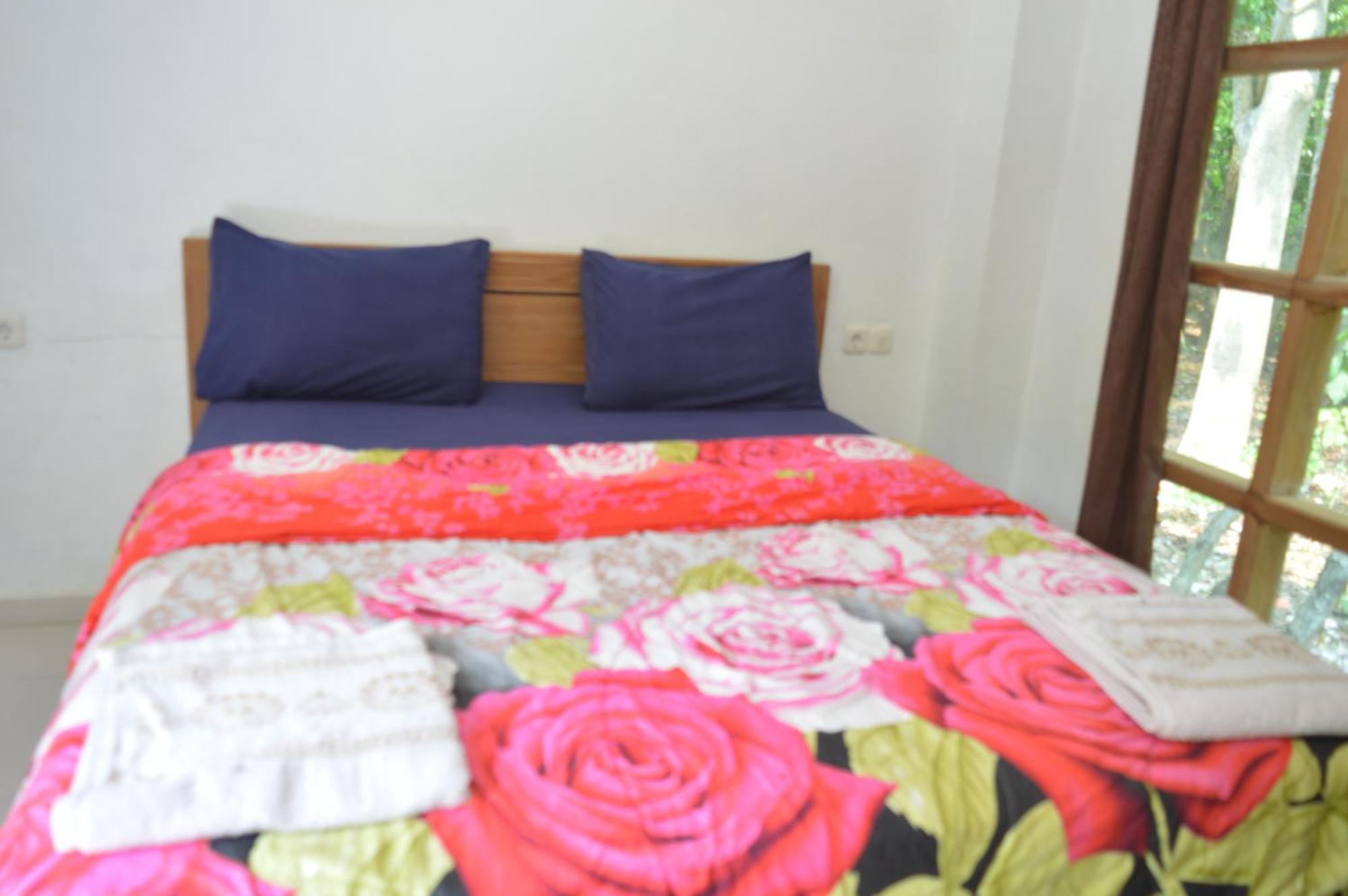 Labuan Bajo Mahoni Guesthouse المظهر الخارجي الصورة