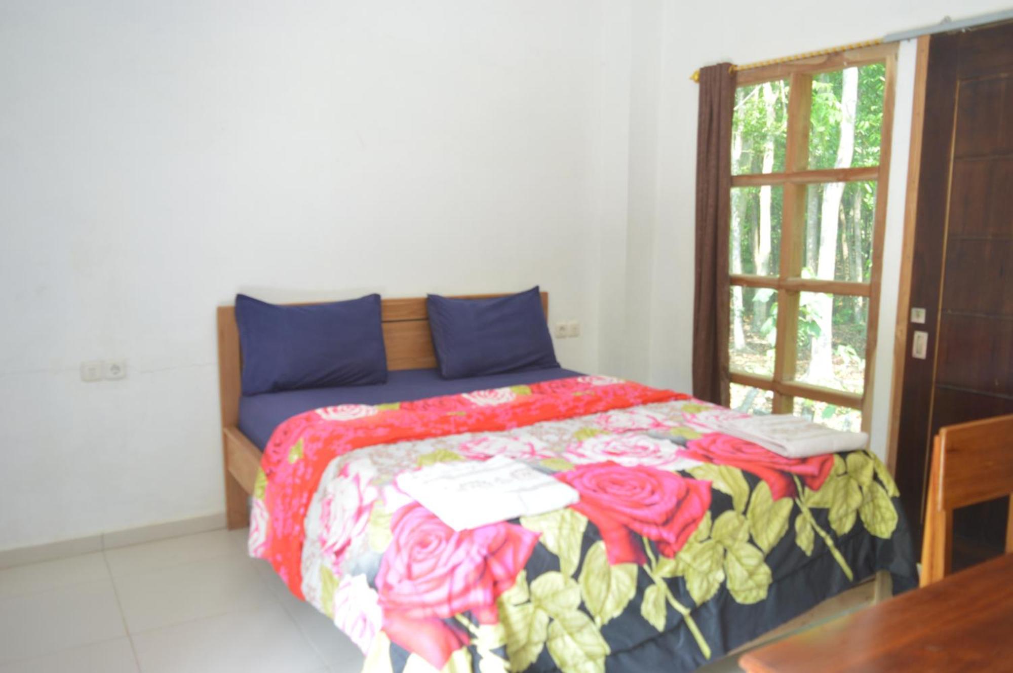 Labuan Bajo Mahoni Guesthouse المظهر الخارجي الصورة