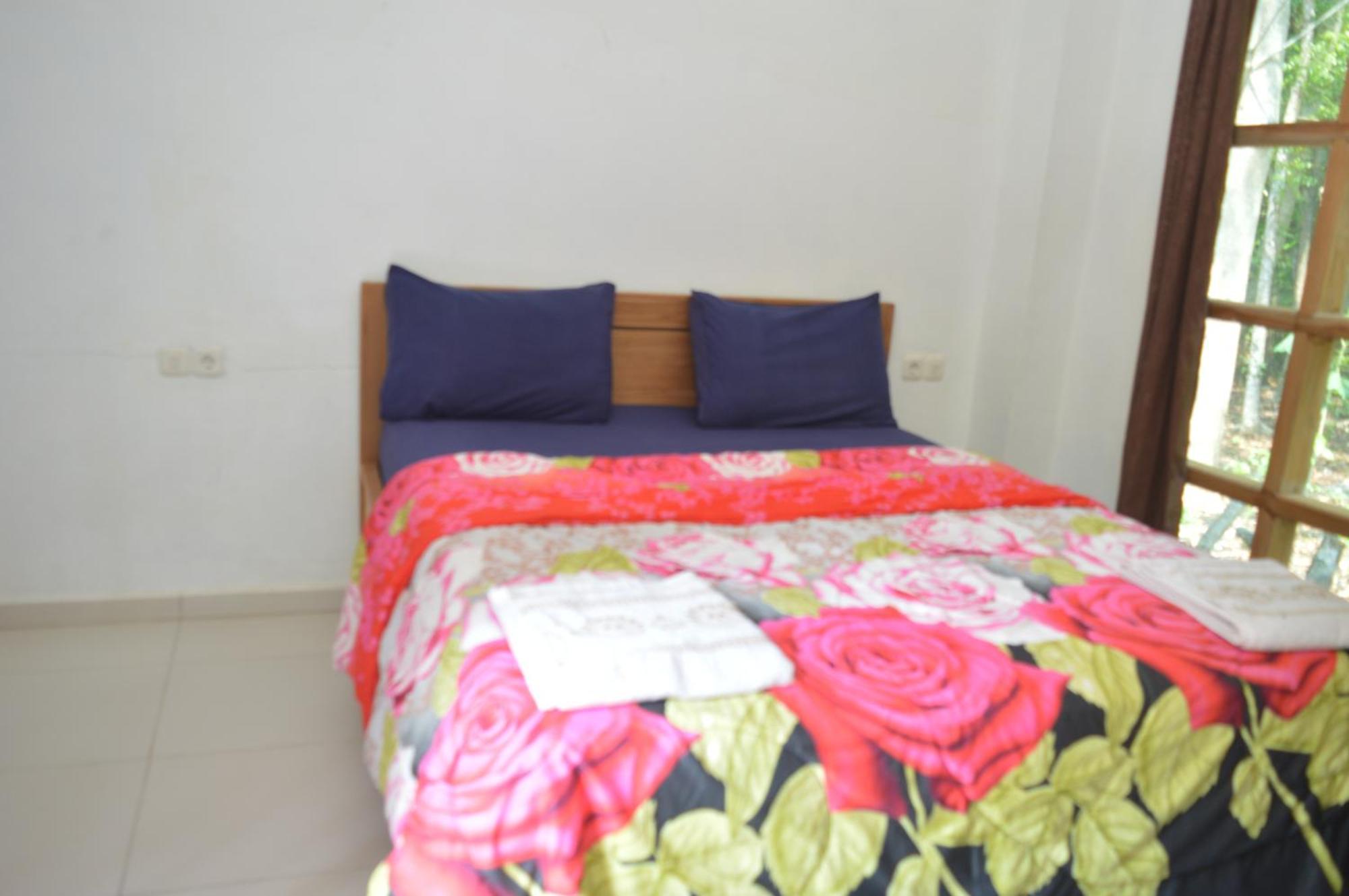 Labuan Bajo Mahoni Guesthouse المظهر الخارجي الصورة